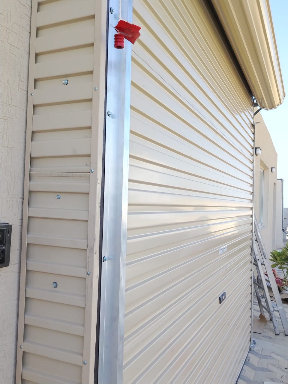 تصليح وتركيب ابواب الرول